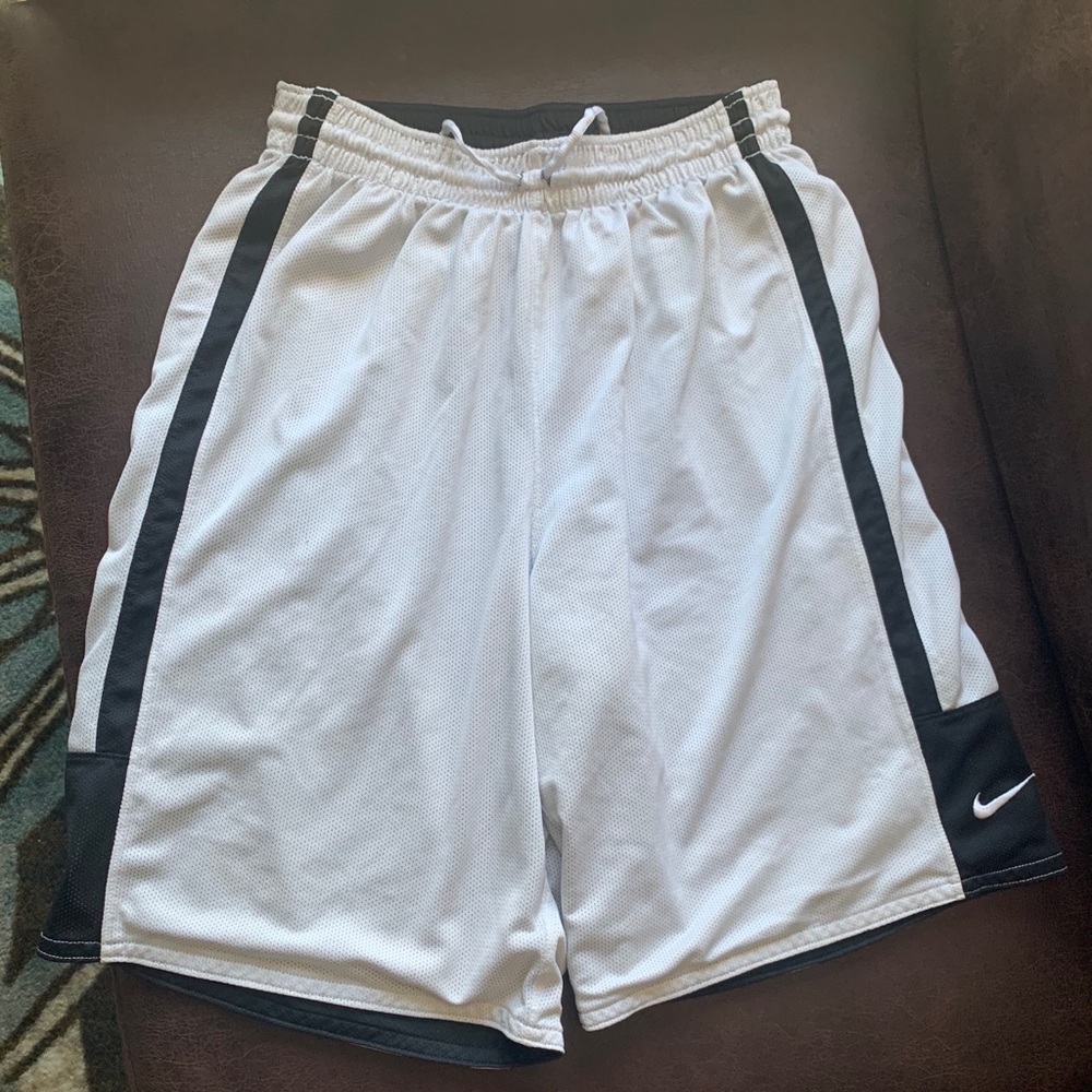 reversible Nike blackand white shorts ina Adult L